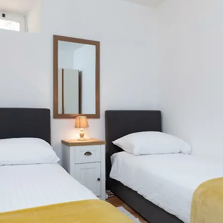 Apartment Ticket To Paradise *